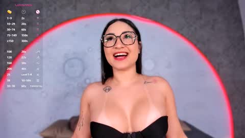 reiinachloe online show from March 24, 4:35 pm