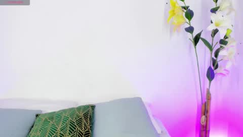 Reika  online show from March 26, 2:00 pm