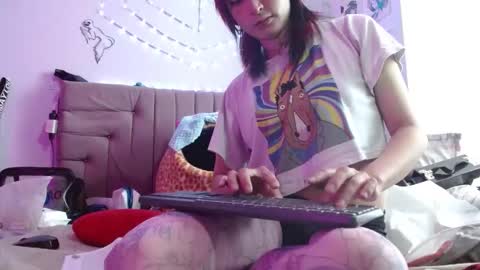 reiv_femboy online show from December 5, 8:28 pm