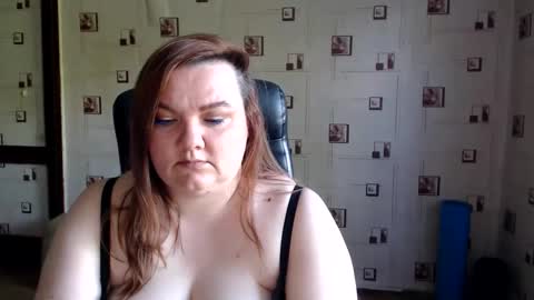 renataoia online show from May 31, 1:32 pm