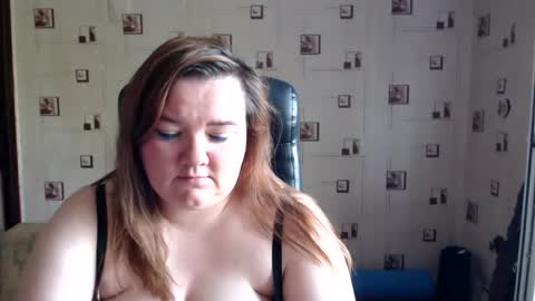 renataoia online show from July 19, 1:46 pm