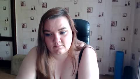 renataoia online show from June 3, 2:20 pm