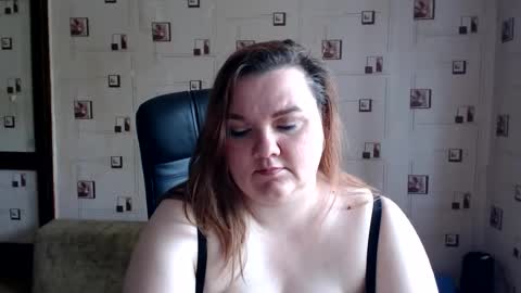 renataoia online show from July 11, 9:23 am