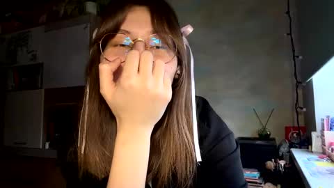 Mia online show from March 6, 1:21 pm