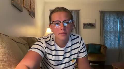 renimoonxo online show from July 17, 10:39 am