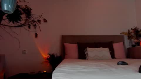 revealyourdarkdesires online show from March 18, 6:25 pm