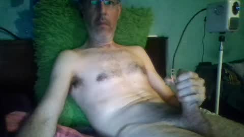 reyes_albert2006 online show from July 31, 7:15 pm