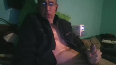 reyes_albert2006 online show from February 3, 10:25 am