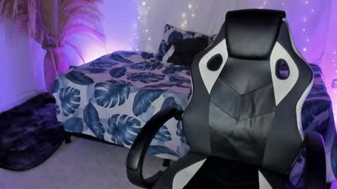 RianaK online show from April 6, 4:46 am