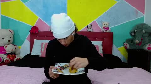 rich and kitty  online show from December 17, 5:18 am