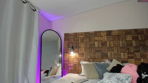 Sara online show from October 4, 10:13 am