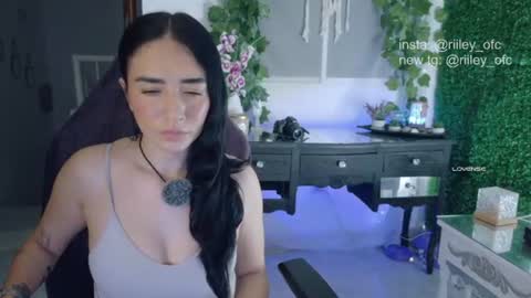 Independent model online show from July 23, 7:39 am