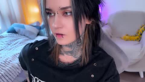   DianaBrite            fansl y online show from March 5, 12:25 pm