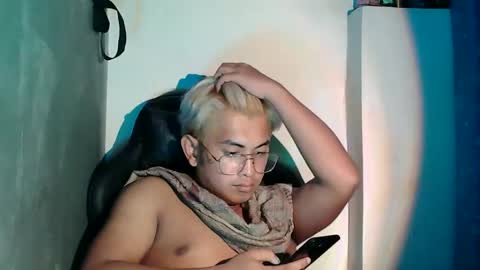 ririhoee online show from April 8, 6:33 pm