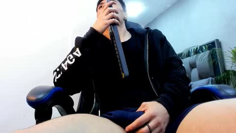 Roan Birkin online show from February 1, 8:17 pm