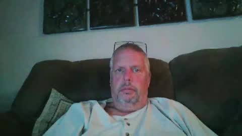 Snapshot of rob9271963 chatting on January 3, 2:43 am Rob online show from January 3, 2:43 am