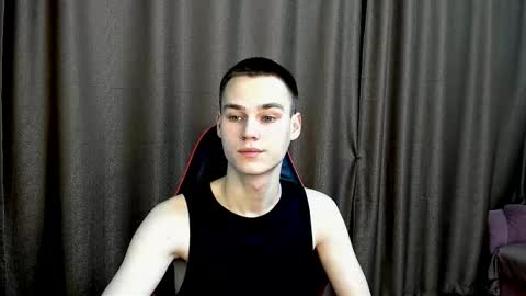 robert10211 online show from December 15, 2:51 am