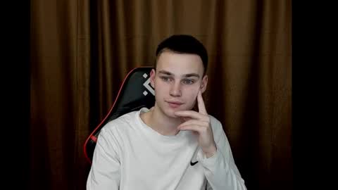 robert10211 online show from December 22, 9:09 pm