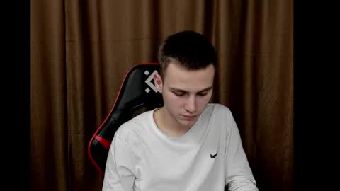 robert10211 online show from December 23, 7:41 pm