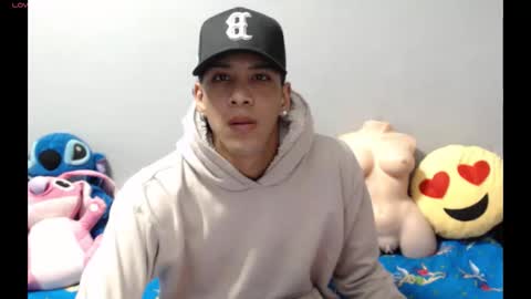 robert_kingg online show from February 19, 7:40 am