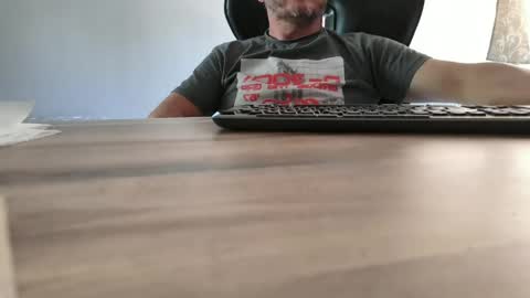 roberto19777 online show from April 26, 1:53 pm