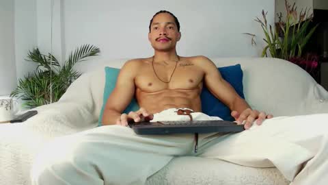 roby_millerr online show from November 10, 5:48 pm