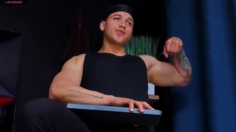 rocco_santos online show from December 5, 2:33 am