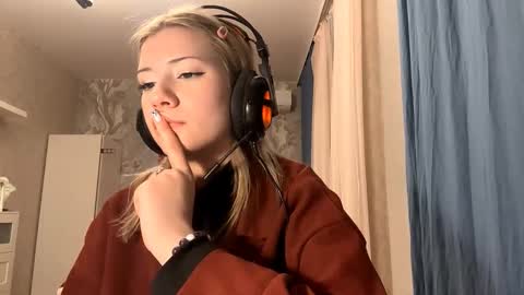 Anny online show from March 7, 4:51 pm