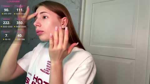 Ketlyn  is here now  help me get 50 thumbs up pls  online show from April 14, 9:12 am