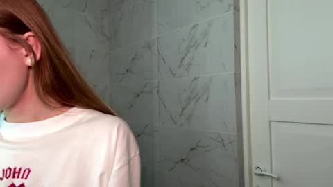 Ketlyn  is here now  help me get 50 thumbs up pls  online show from April 15, 10:18 am