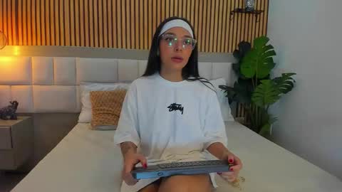 roseaurora online show from November 10, 12:30 pm