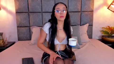 roseaurora online show from May 20, 10:43 am