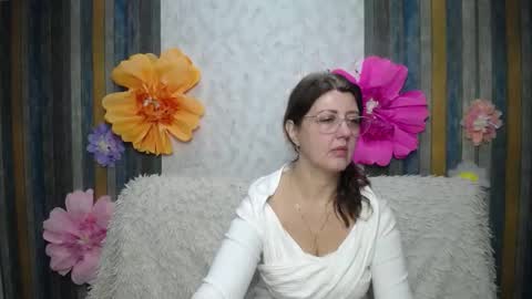 RoseHille online show from March 14, 6:06 am