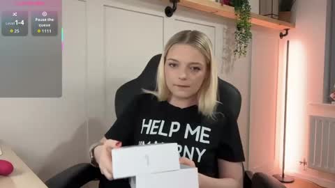 rose97 online show from April 15, 8:20 pm