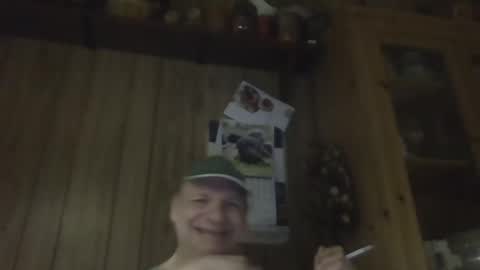 roses2u1958 online show from December 18, 4:20 am