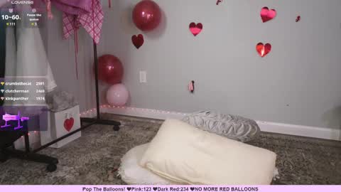 Snapshot of rosiebones chatting on February 17, 9:21 pm Rosie Bones online show from February 17, 9:21 pm