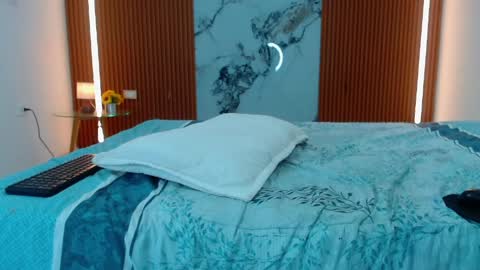 Rossi Hill online show from April 1, 1:41 pm