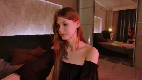 rosy_black_ online show from November 10, 5:38 pm