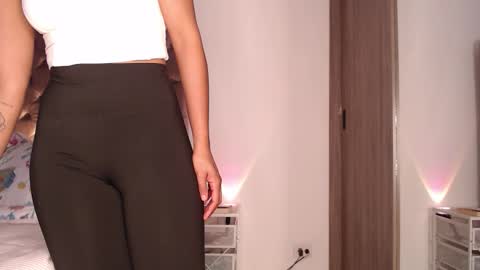 Rouss marie henao  online show from December 16, 12:07 am