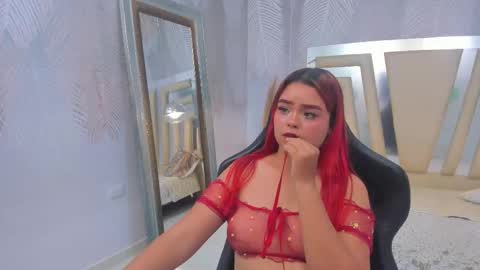 Snapshot of roussmegan chatting on October 13, 5:42 am RoussMegan  online show from October 13, 5:42 am