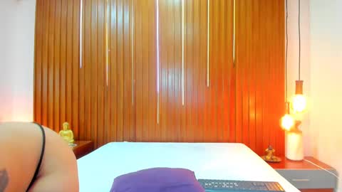 Snapshot of roxana_mill chatting on February 20, 6:03 pm Roxana online show from February 20, 6:03 pm