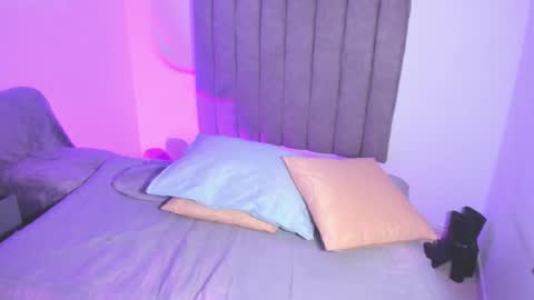 Roxane online show from December 17, 2:51 am