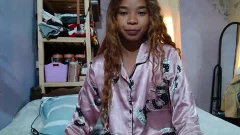 roxanne_98 online show from May 13, 3:16 am