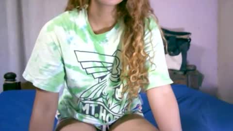 roxanne_98 online show from December 5, 12:21 am