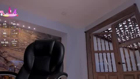 Roxanne Hill  online show from September 15, 6:31 pm