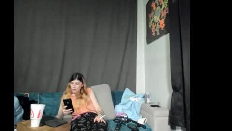 roxihazeleyes online show from December 23, 8:31 am