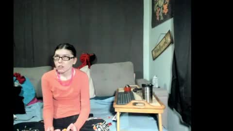 roxihazeleyes online show from April 12, 1:42 am