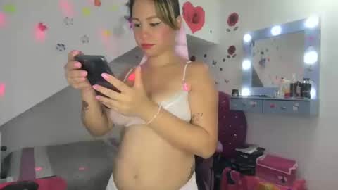 Snapshot of roxy_lu_07 chatting on October 15, 2:37 am Roxy online show from October 15, 2:37 am