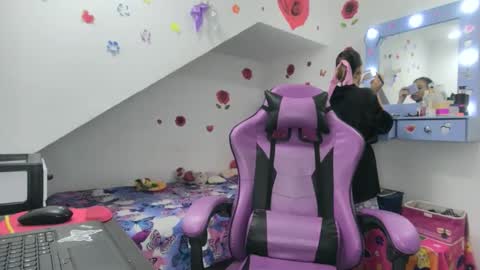 Snapshot of roxy_lu_07 chatting on October 24, 4:02 am Roxy online show from October 24, 4:02 am