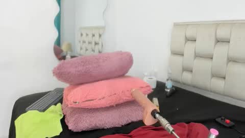 Snapshot of roxy_smith69 chatting on October 24, 12:44 am Roxy smith69 online show from October 24, 12:44 am